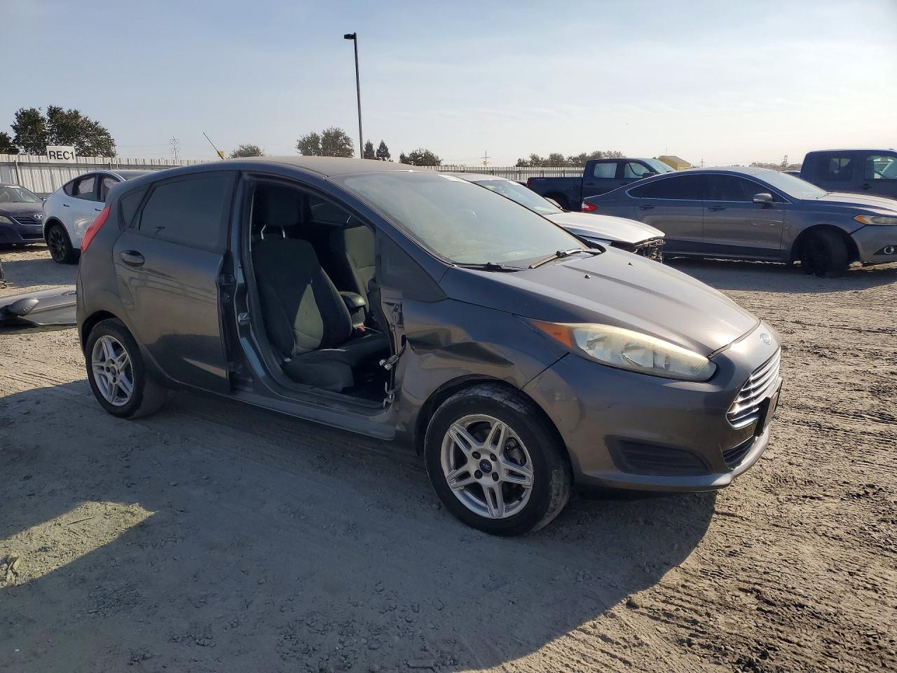 2017 FORD FIESTA SE — снимка 4