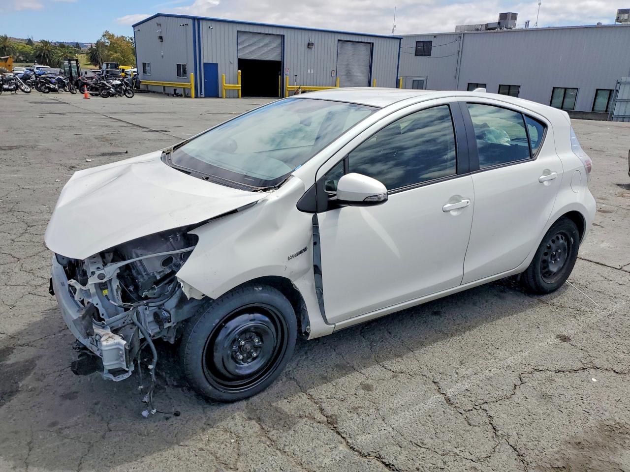 2015 TOYOTA PRIUS C TWO