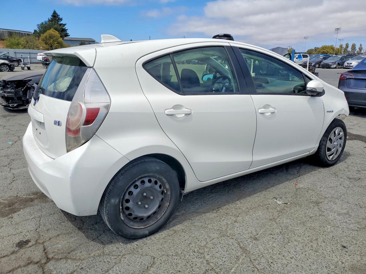 2015 TOYOTA PRIUS C TWO — снимка 3