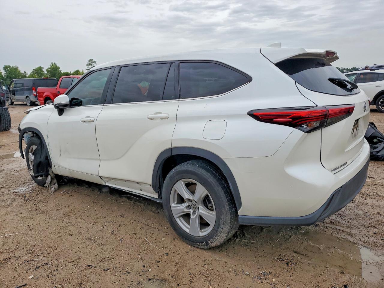 2020 TOYOTA HIGHLANDER LE — снимка 2