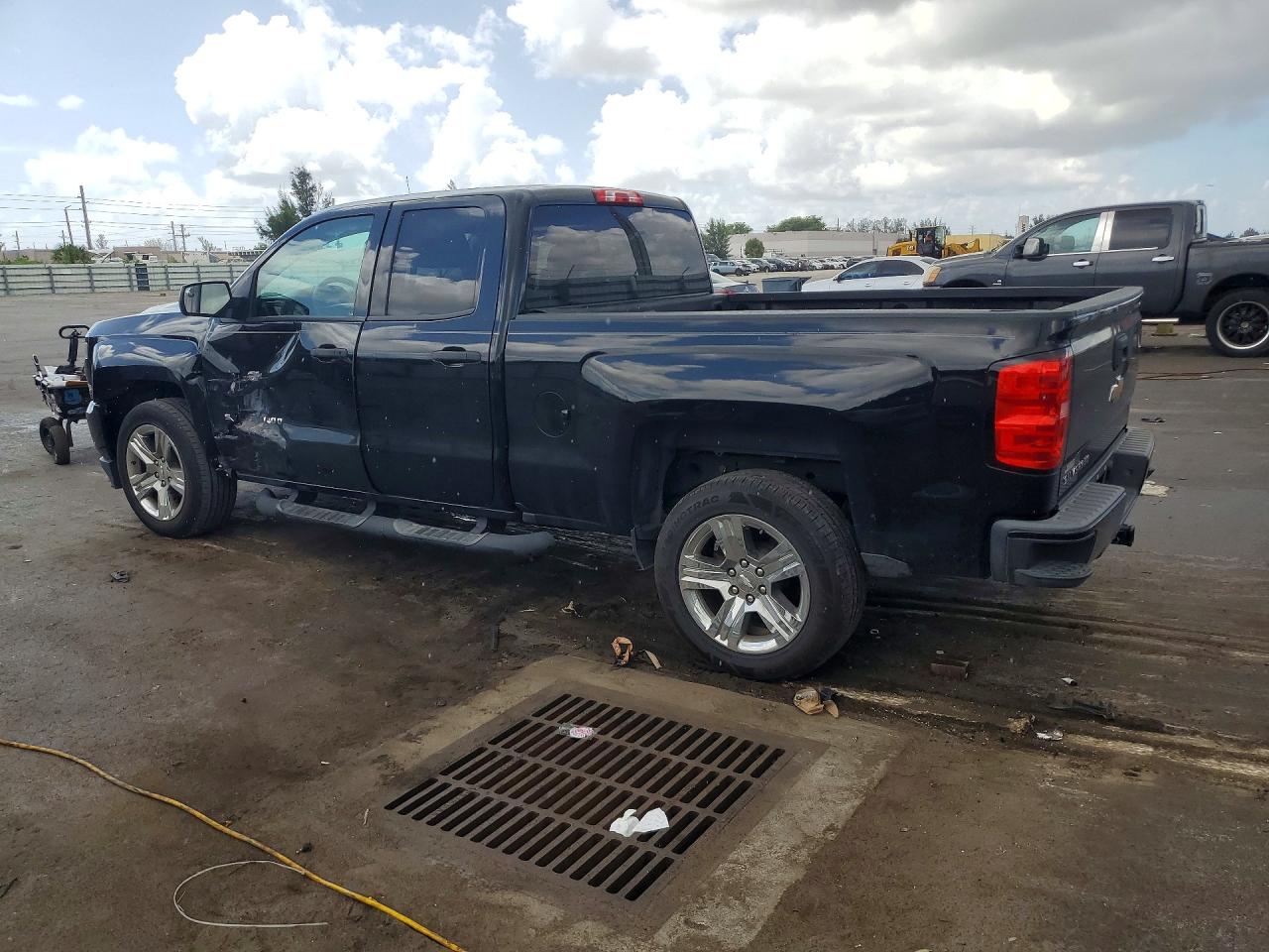 2017 CHEVROLET SILVERADO C1500 CUSTOM — снимка 2