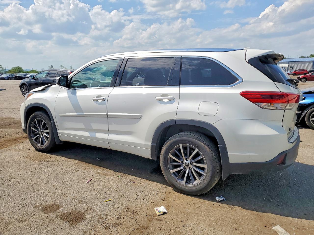 2017 TOYOTA HIGHLANDER XLE — снимка 2