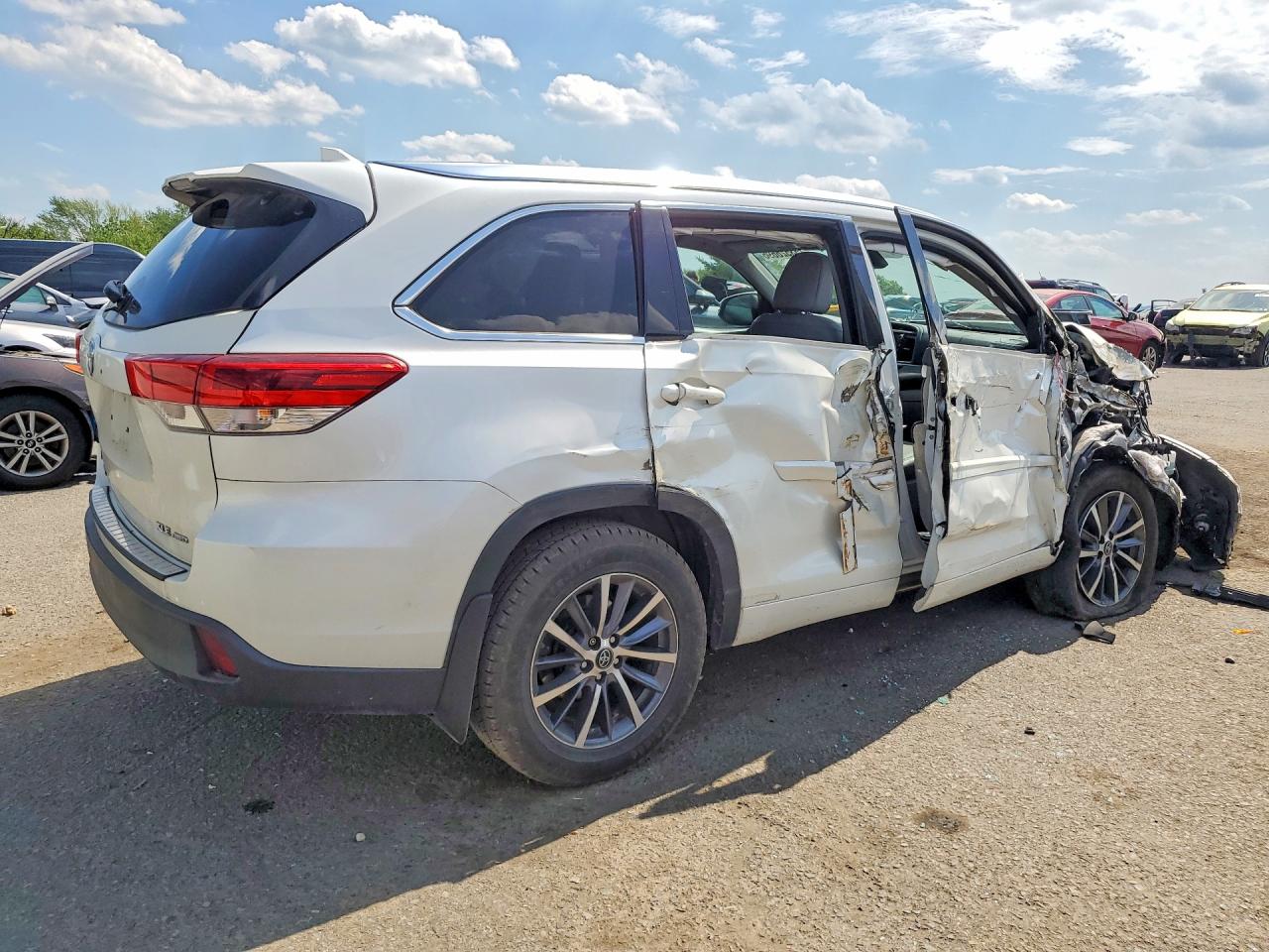 2017 TOYOTA HIGHLANDER XLE — снимка 3