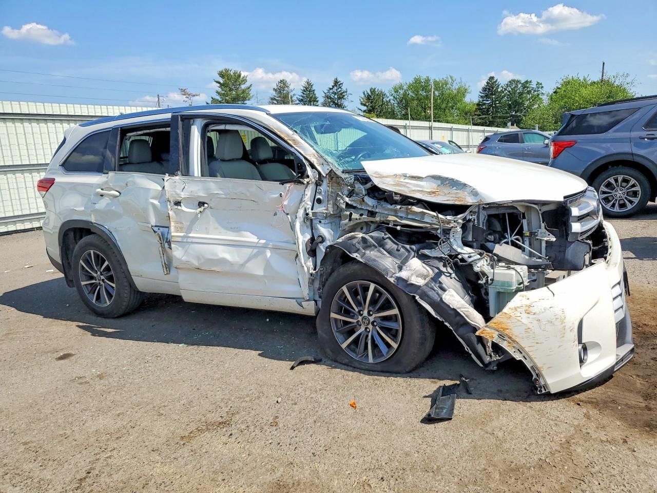 2017 TOYOTA HIGHLANDER XLE — снимка 4