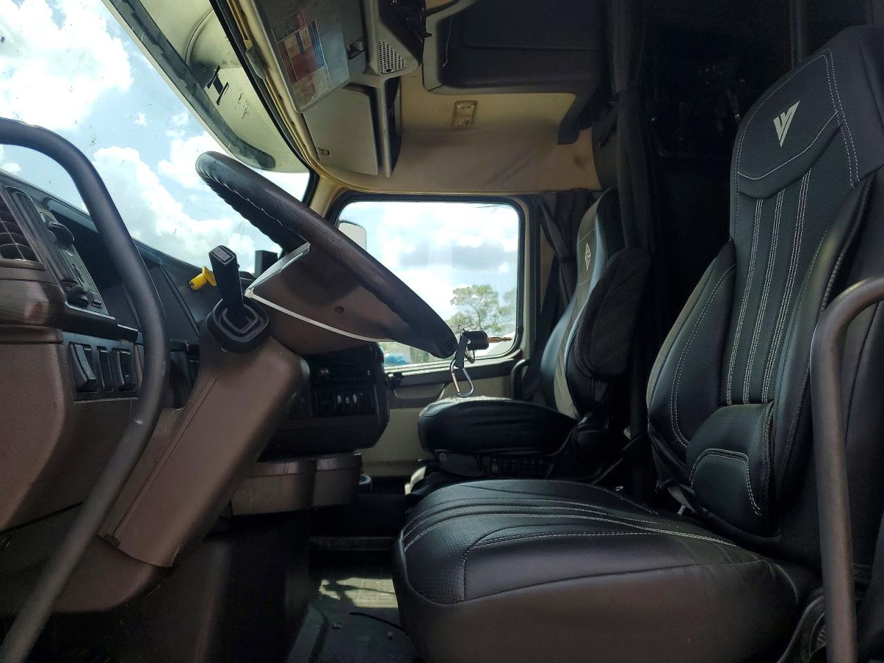 2017 VOLVO VN VNL — снимка 5