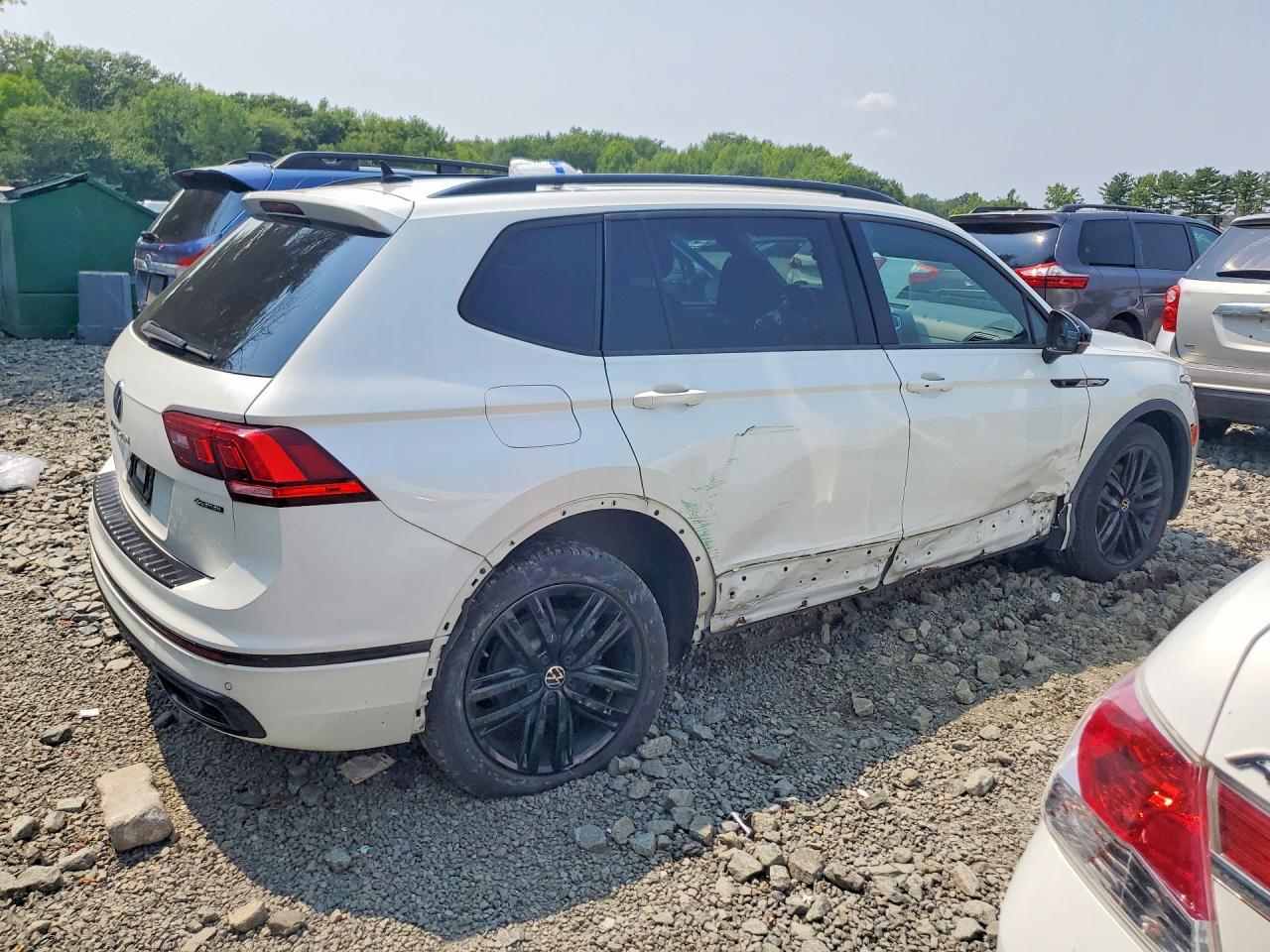 2022 VOLKSWAGEN TIGUAN SE R-LINE BLACK — снимка 3