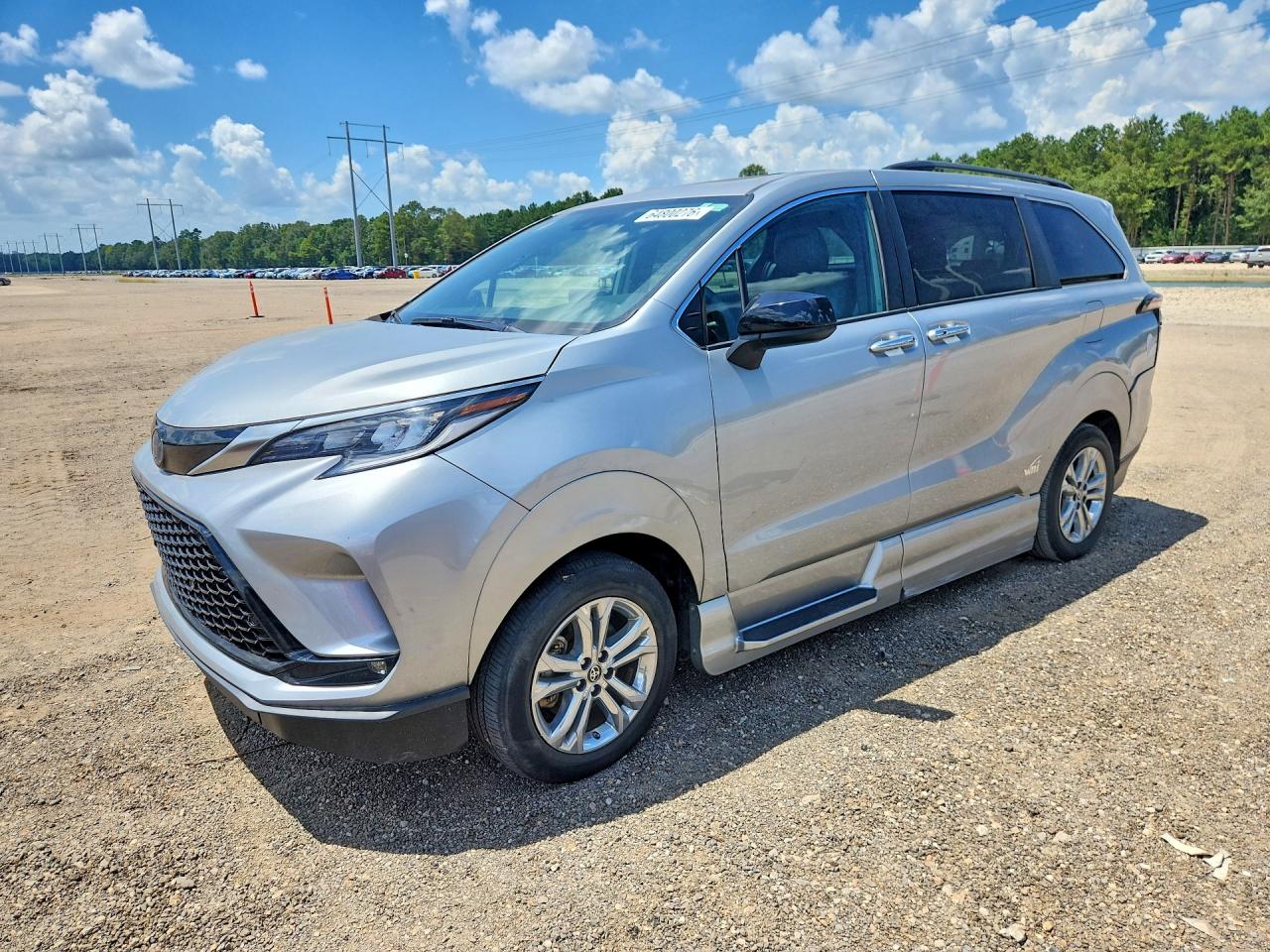 2022 TOYOTA SIENNA XSE