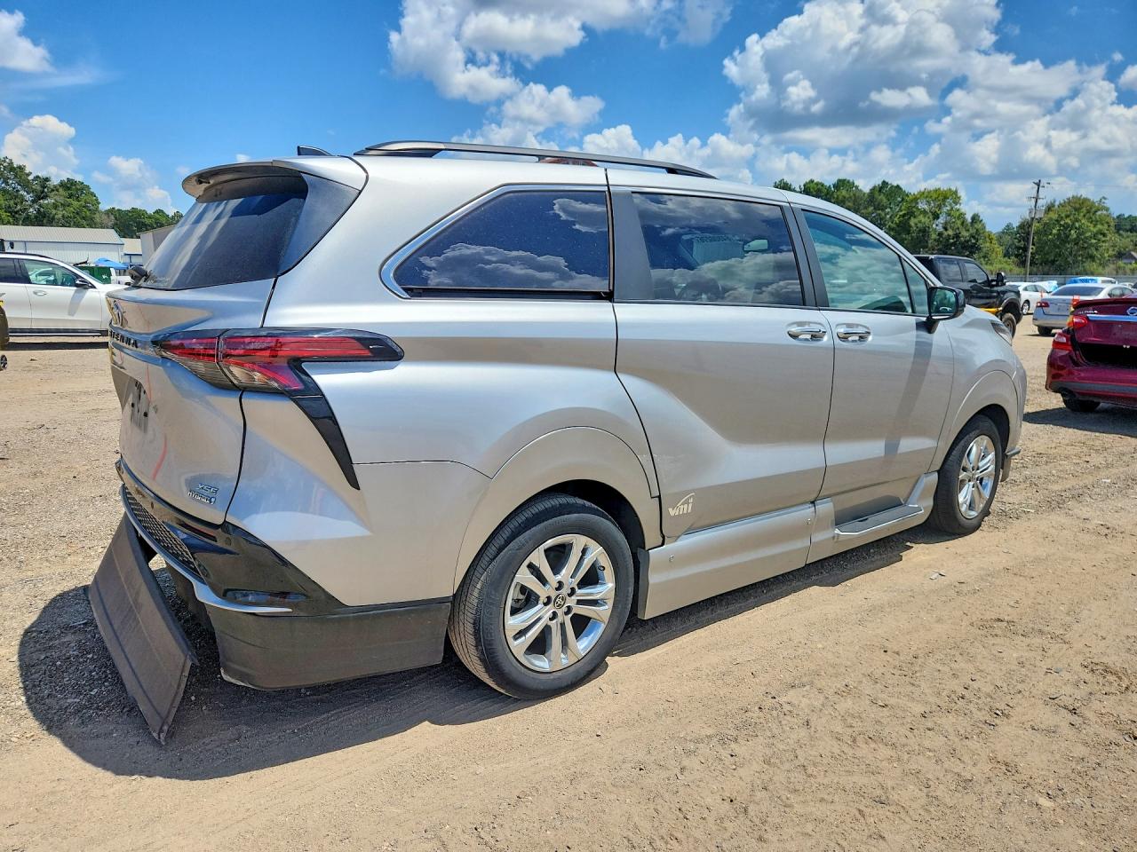 2022 TOYOTA SIENNA XSE — снимка 3