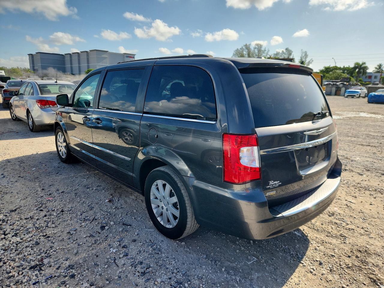2015 CHRYSLER TOWN & COUNTRY TOURING — снимка 2
