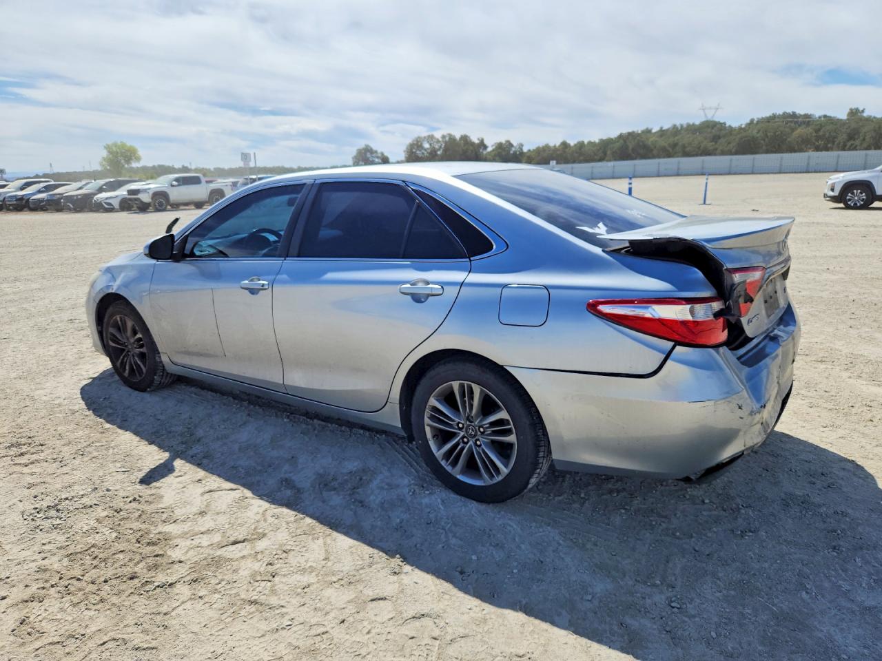 2017 TOYOTA CAMRY SE — снимка 2