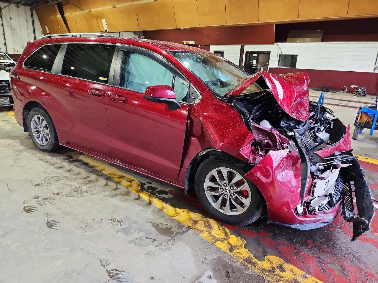 2022 TOYOTA SIENNA LE — снимка 4