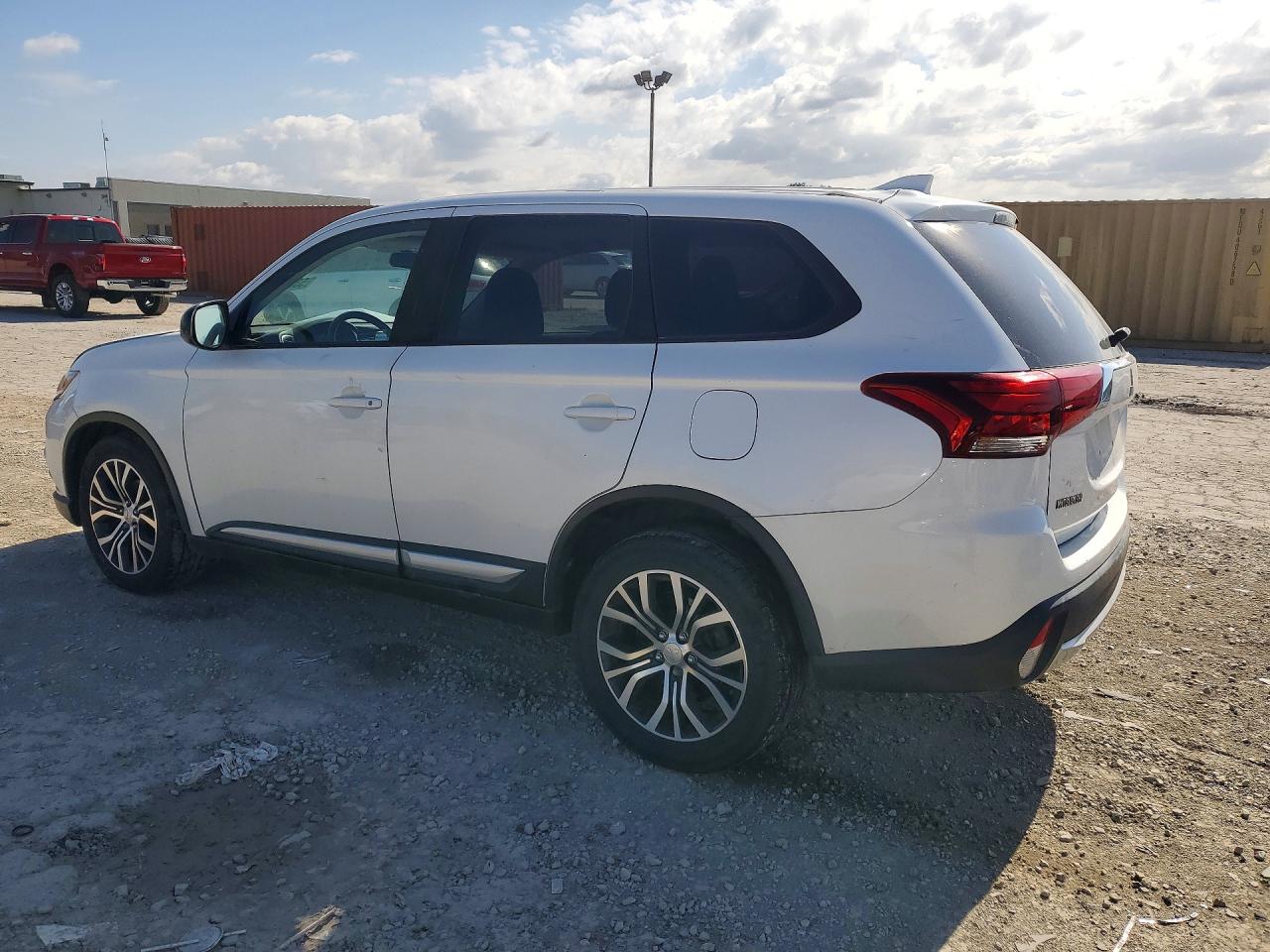 2018 MITSUBISHI OUTLANDER ES — снимка 2