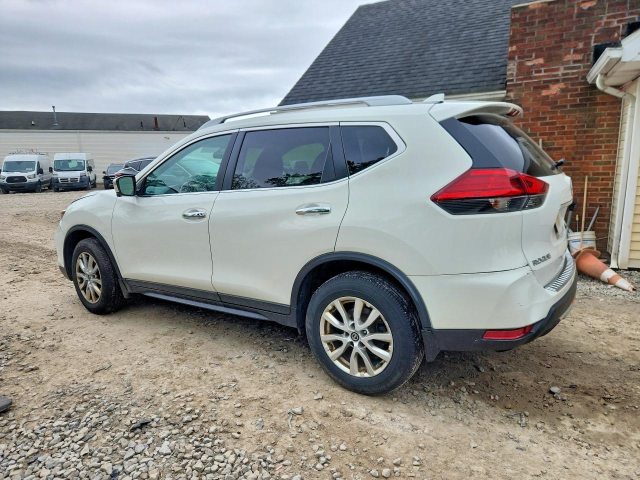 2017 NISSAN ROGUE SV — снимка 2