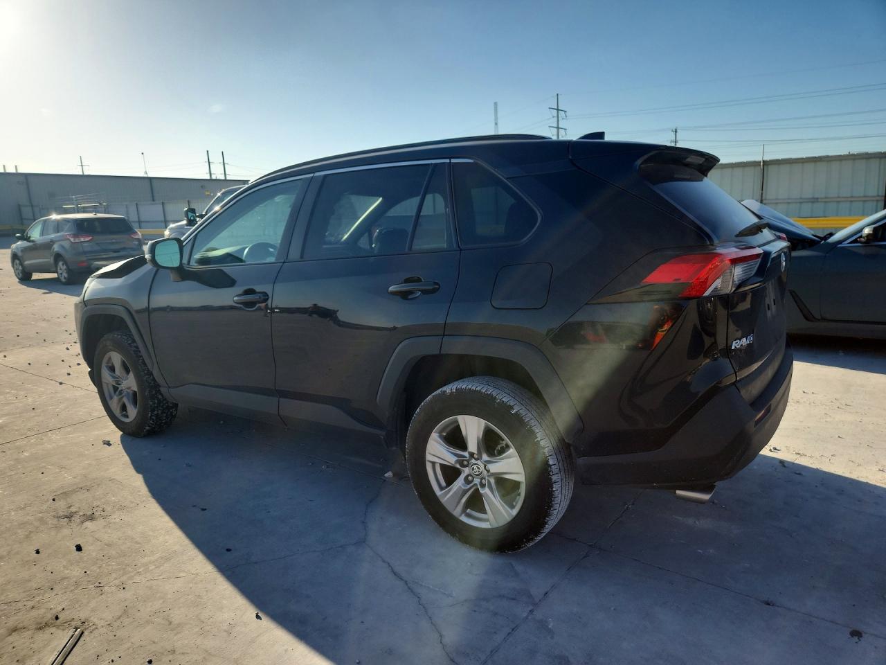 2025 TOYOTA RAV4 XLE — снимка 2