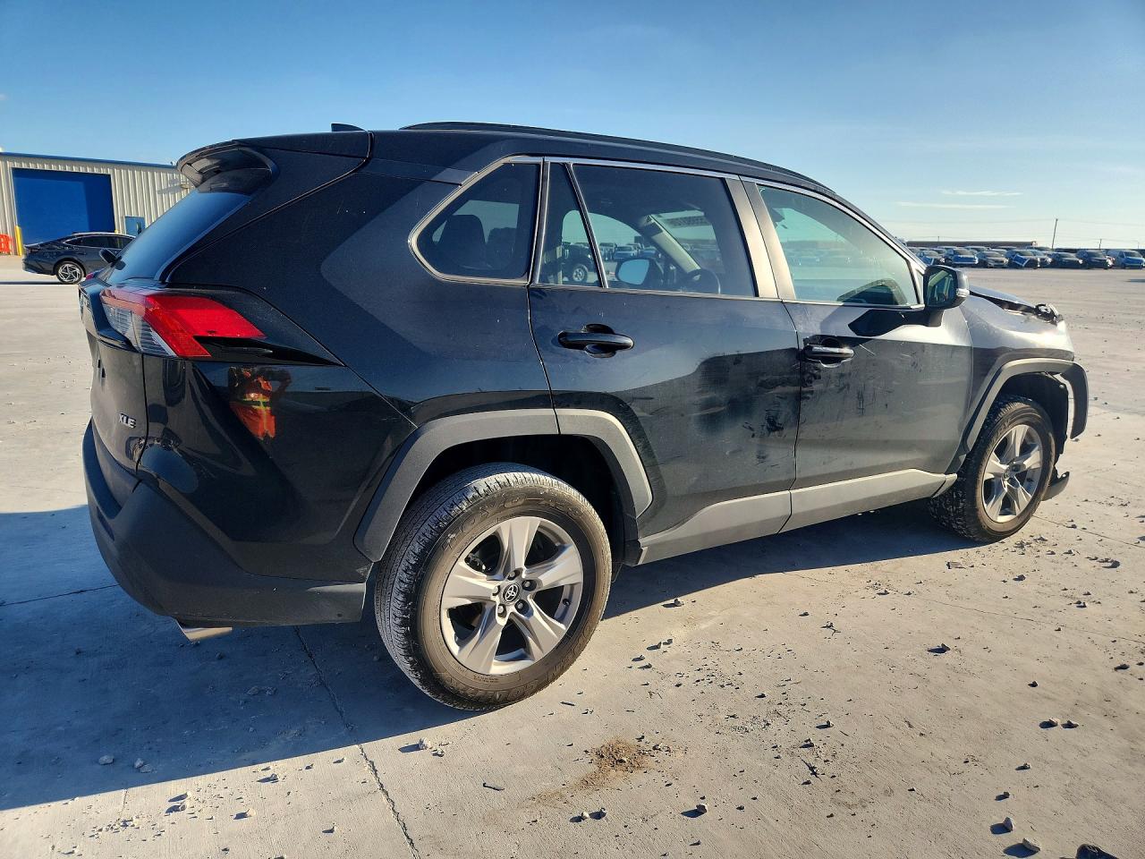 2025 TOYOTA RAV4 XLE — снимка 3