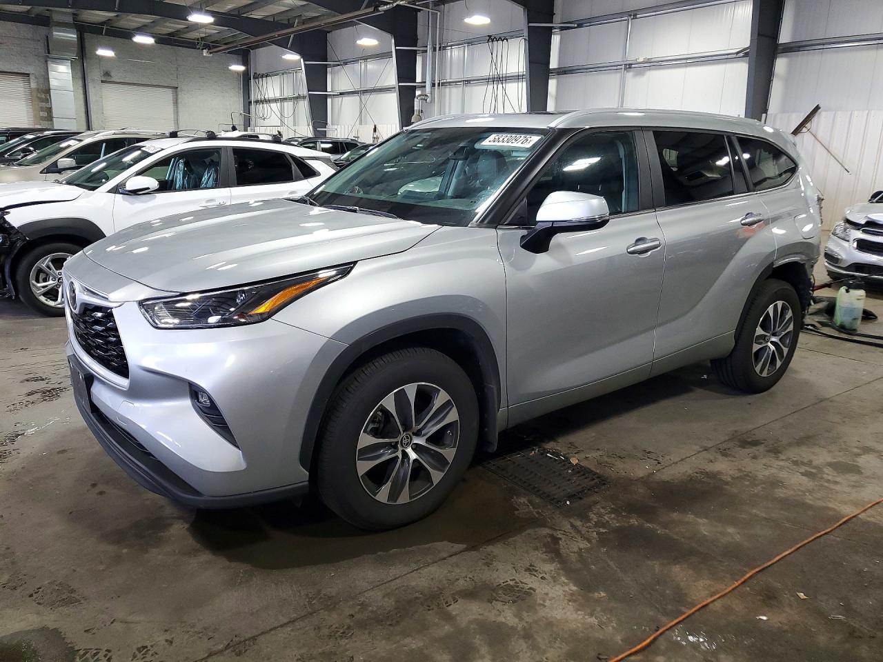 2024 TOYOTA HIGHLANDER XLE
