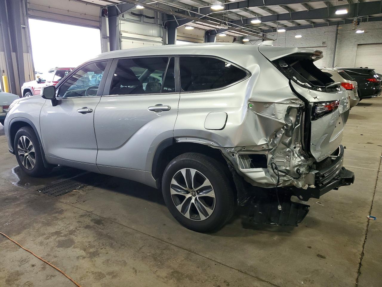 2024 TOYOTA HIGHLANDER XLE — снимка 2