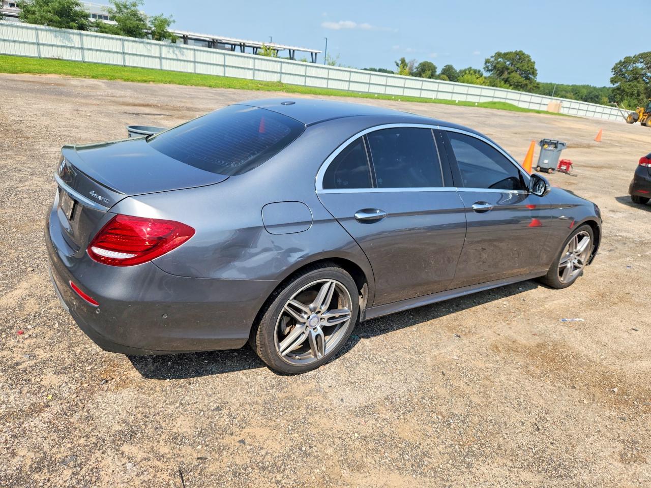2017 MERCEDES-BENZ E 300 4MATIC — снимка 3