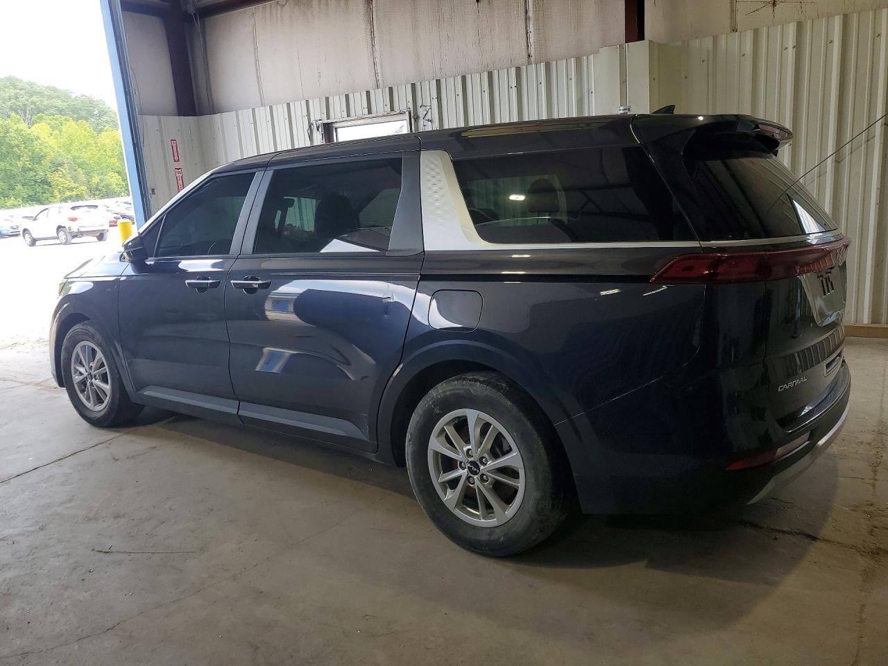 2023 KIA CARNIVAL LX — снимка 2