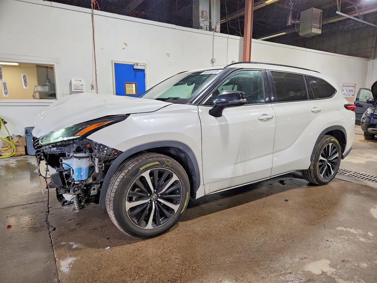 2021 TOYOTA HIGHLANDER XSE