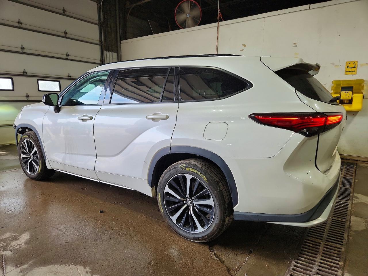 2021 TOYOTA HIGHLANDER XSE — снимка 2