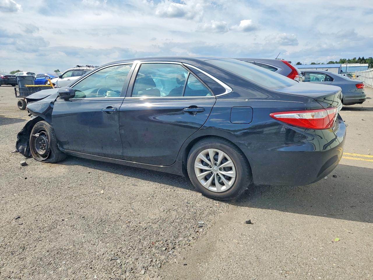 2017 TOYOTA CAMRY LE — снимка 2