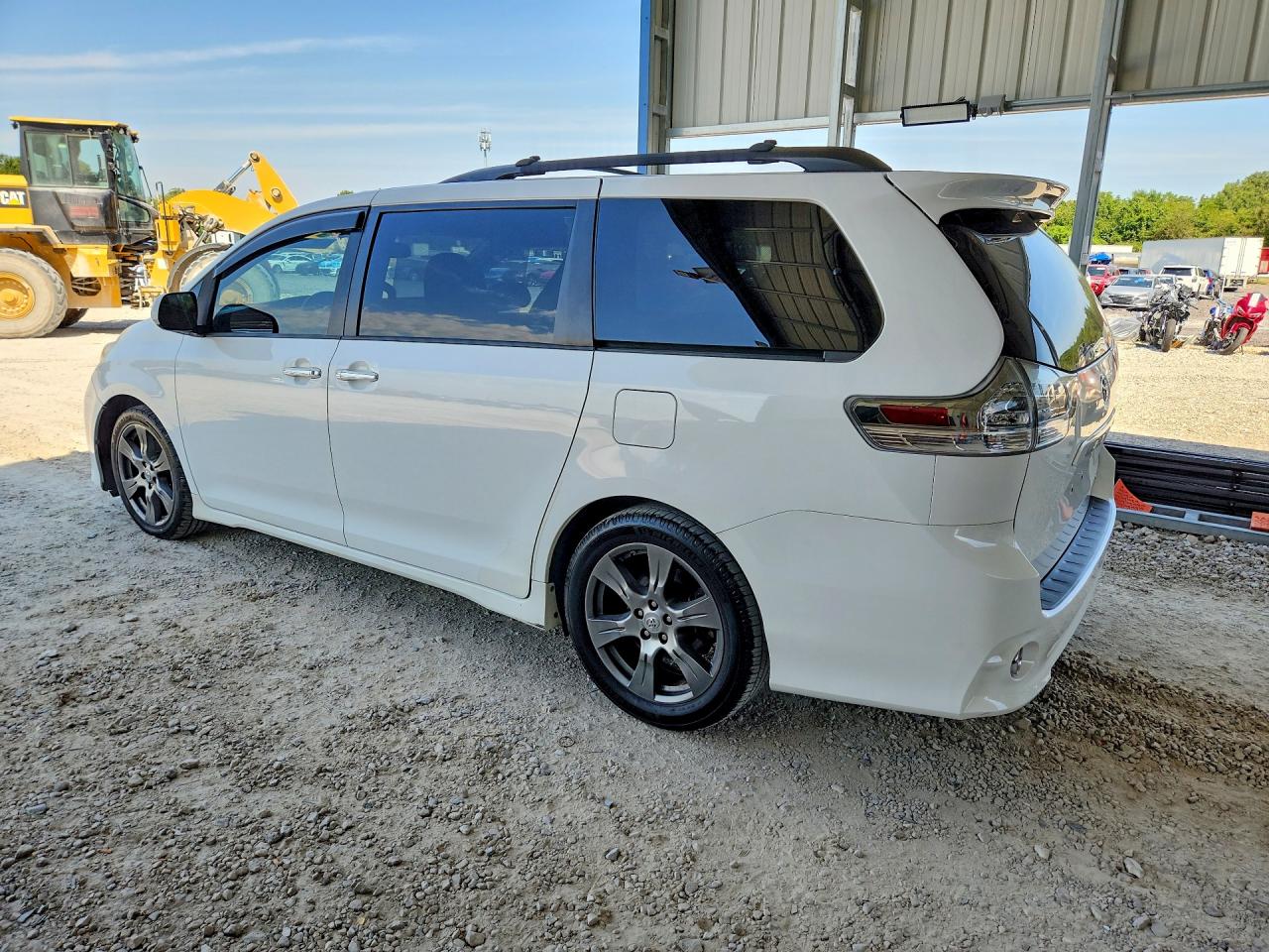 2017 TOYOTA SIENNA SE — снимка 2