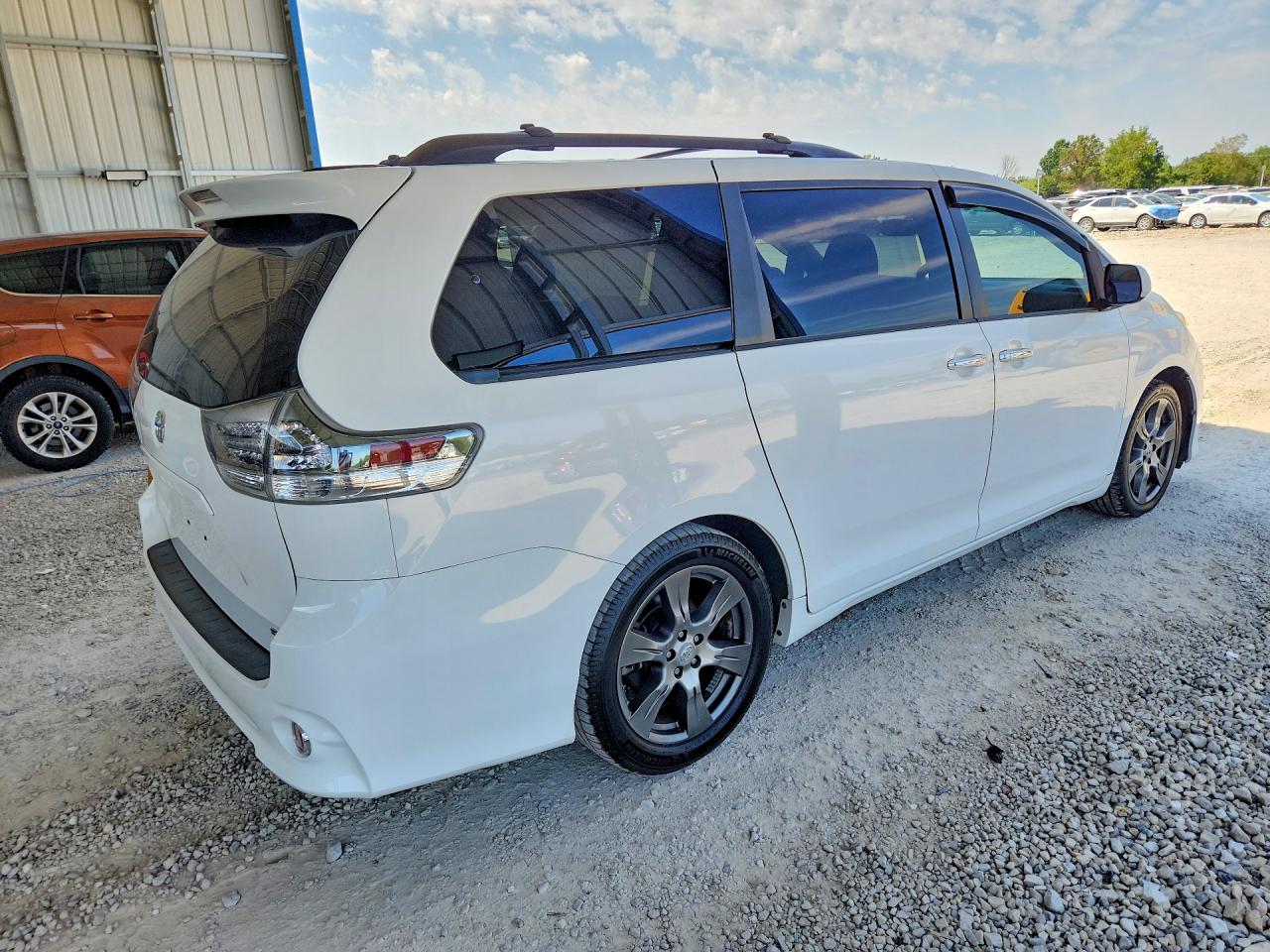 2017 TOYOTA SIENNA SE — снимка 3