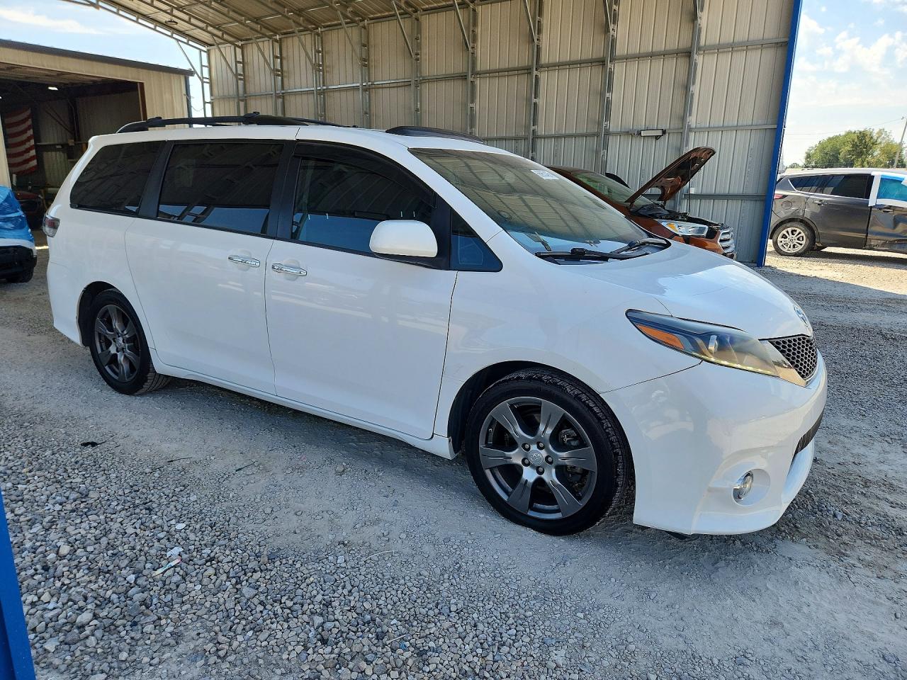 2017 TOYOTA SIENNA SE — снимка 4