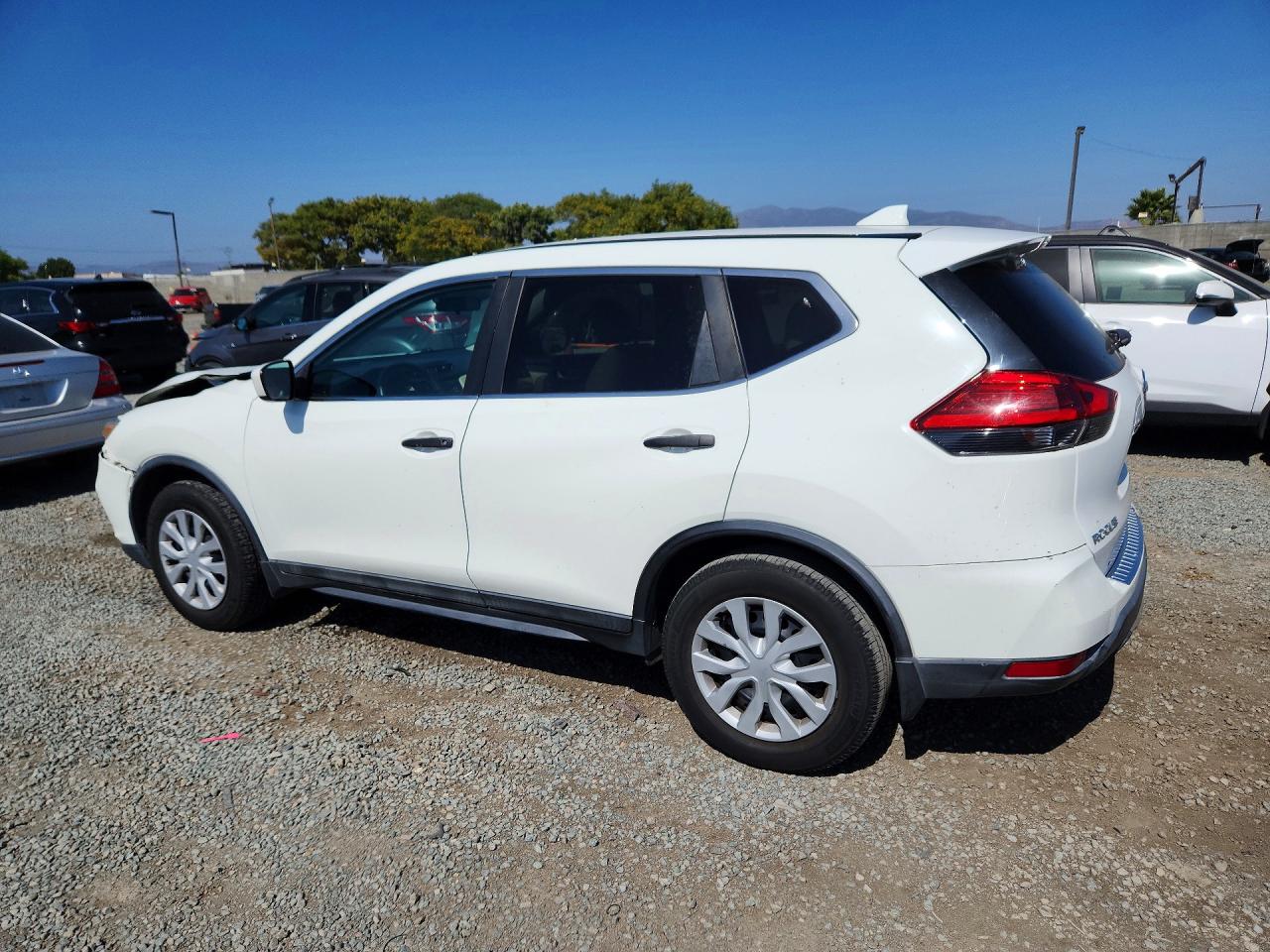 2017 NISSAN ROGUE SV — снимка 2