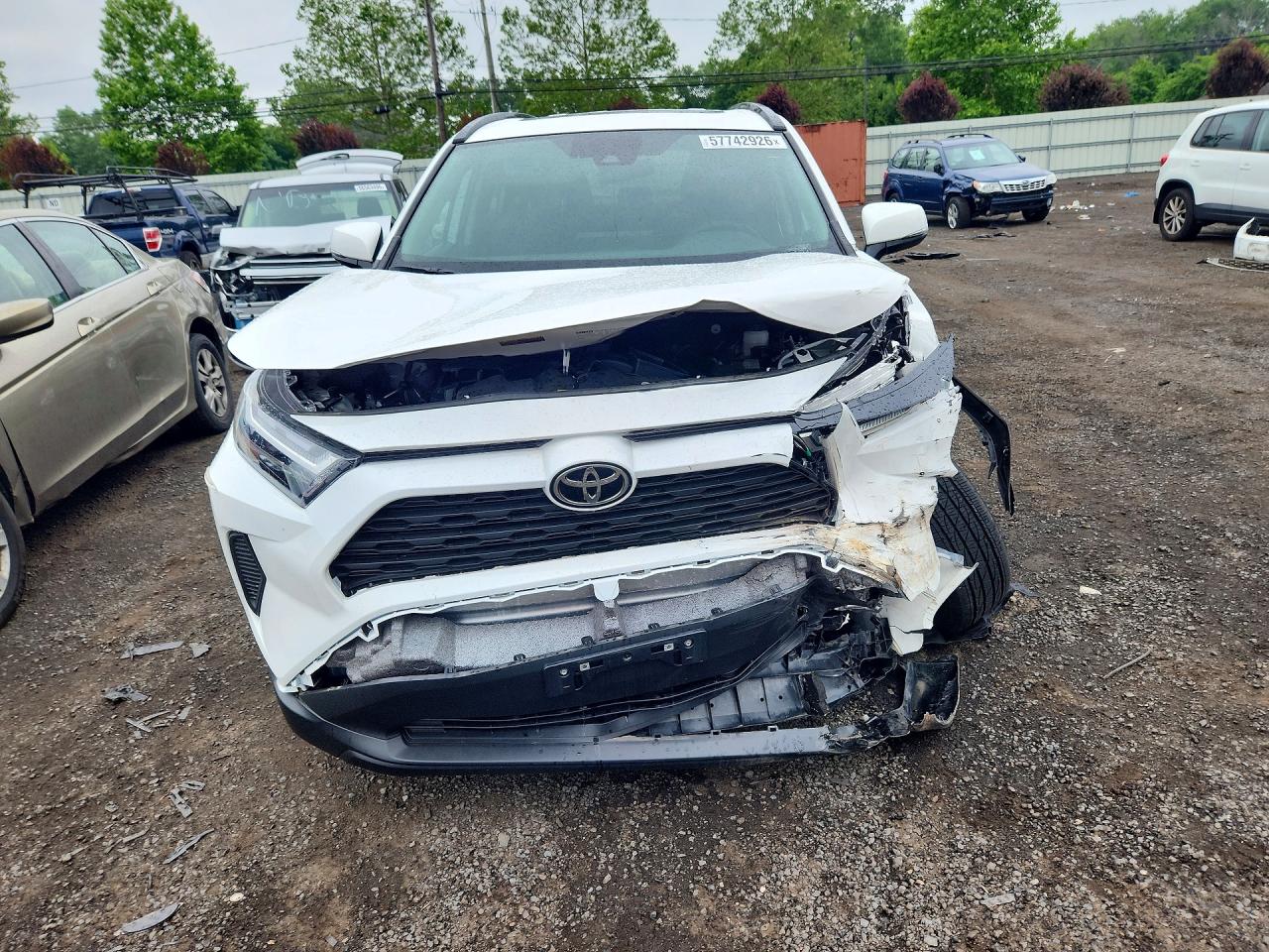 2025 TOYOTA RAV4 XLE — снимка 5