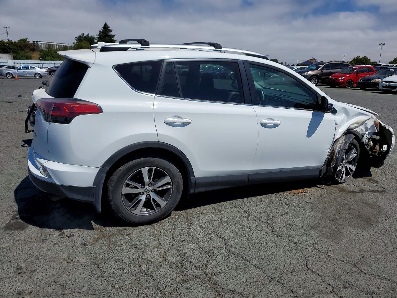 2016 TOYOTA RAV4 XLE — снимка 3