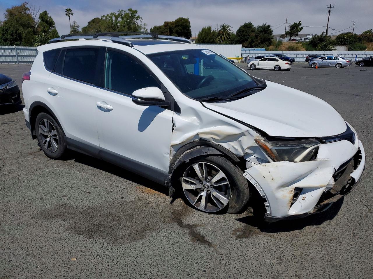2016 TOYOTA RAV4 XLE — снимка 4