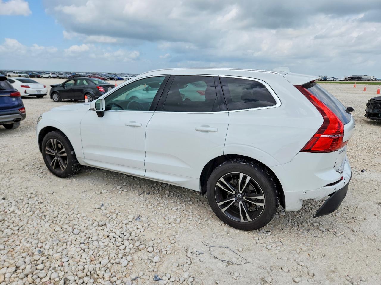2018 VOLVO XC60 T5 MOMENTUM — снимка 2
