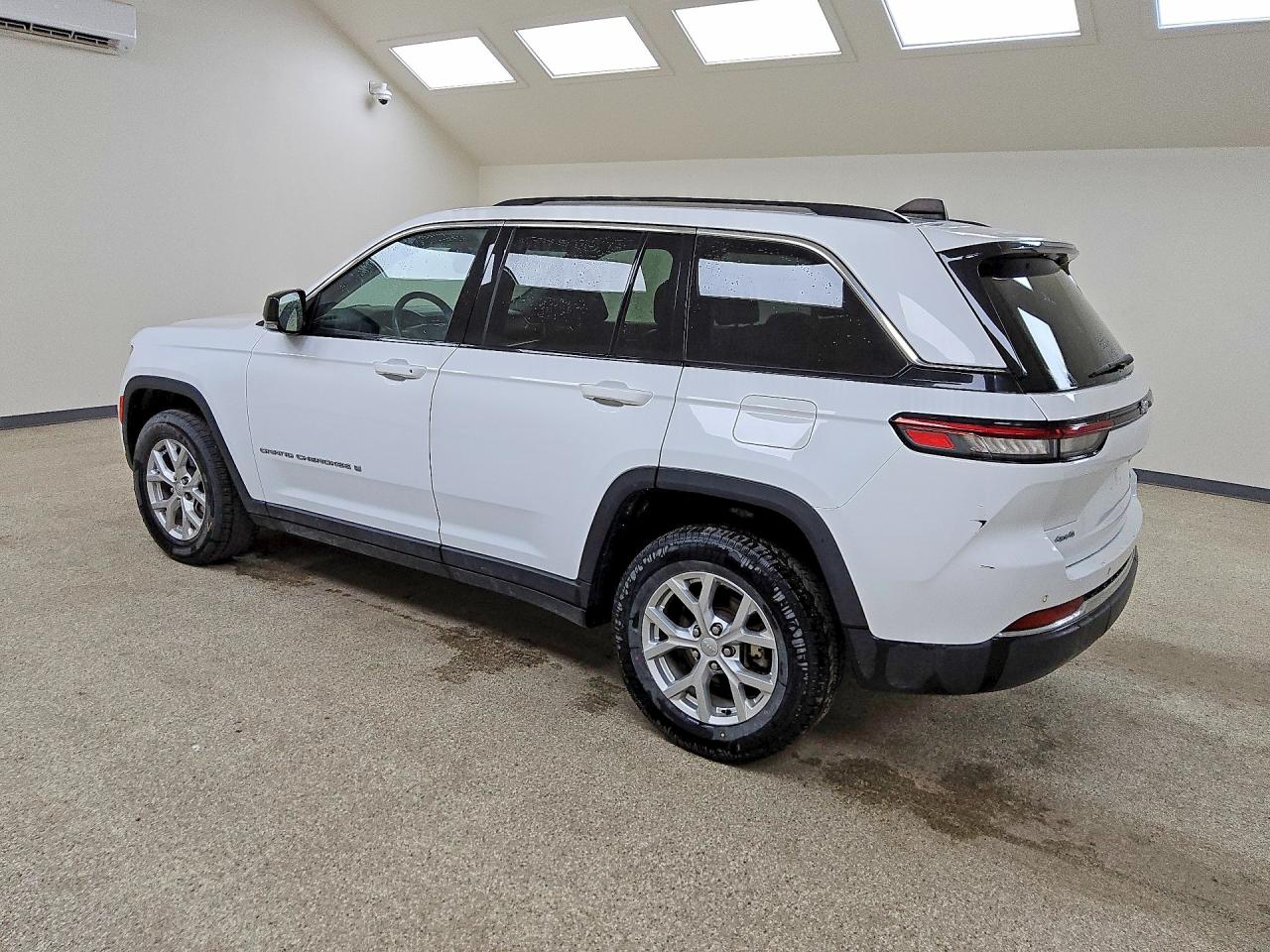 2023 JEEP GRAND CHEROKEE LIMITED — снимка 2