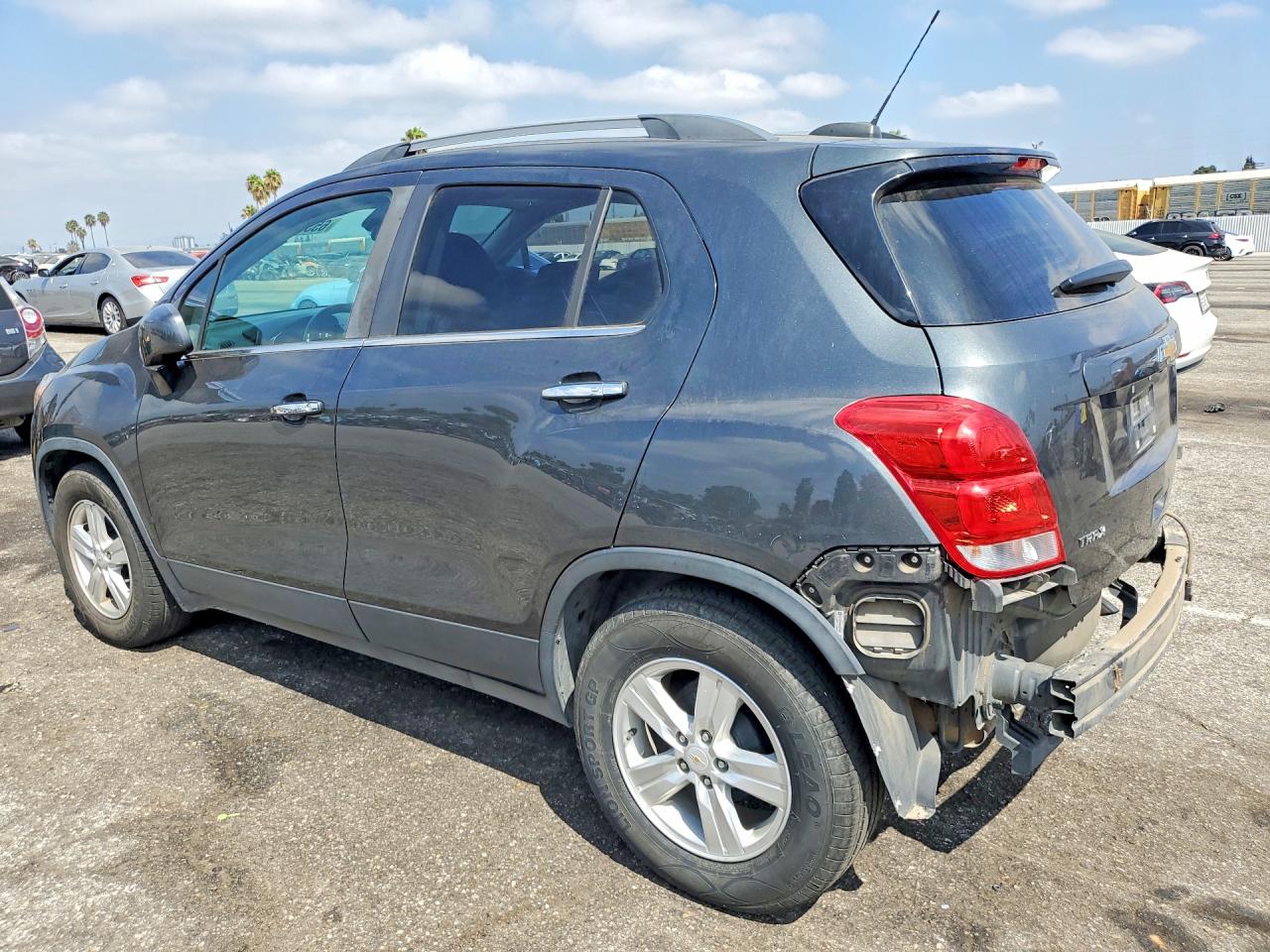 2017 CHEVROLET TRAX 1LT — снимка 2