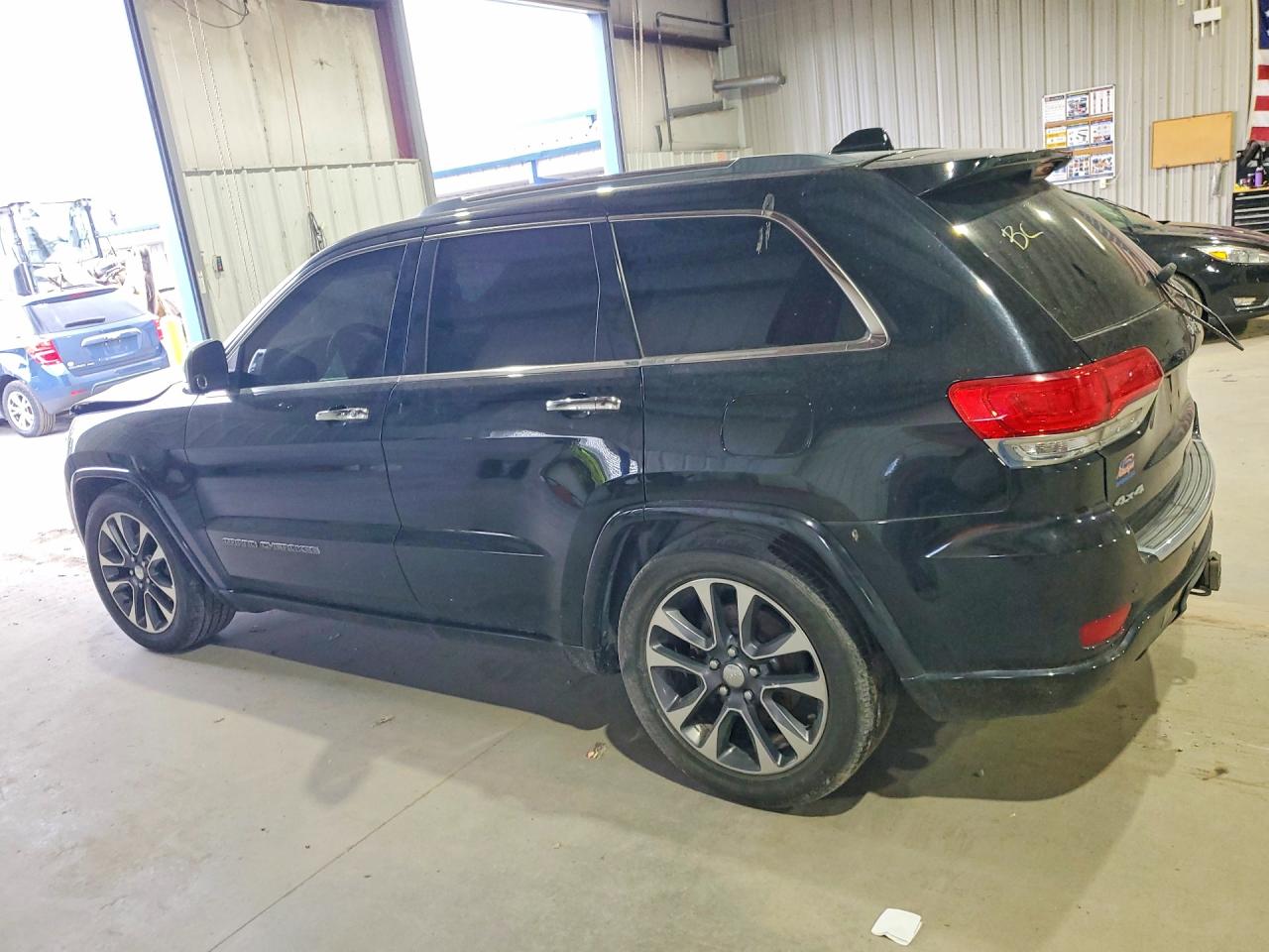 2017 JEEP GRAND CHEROKEE OVERLAND — снимка 2