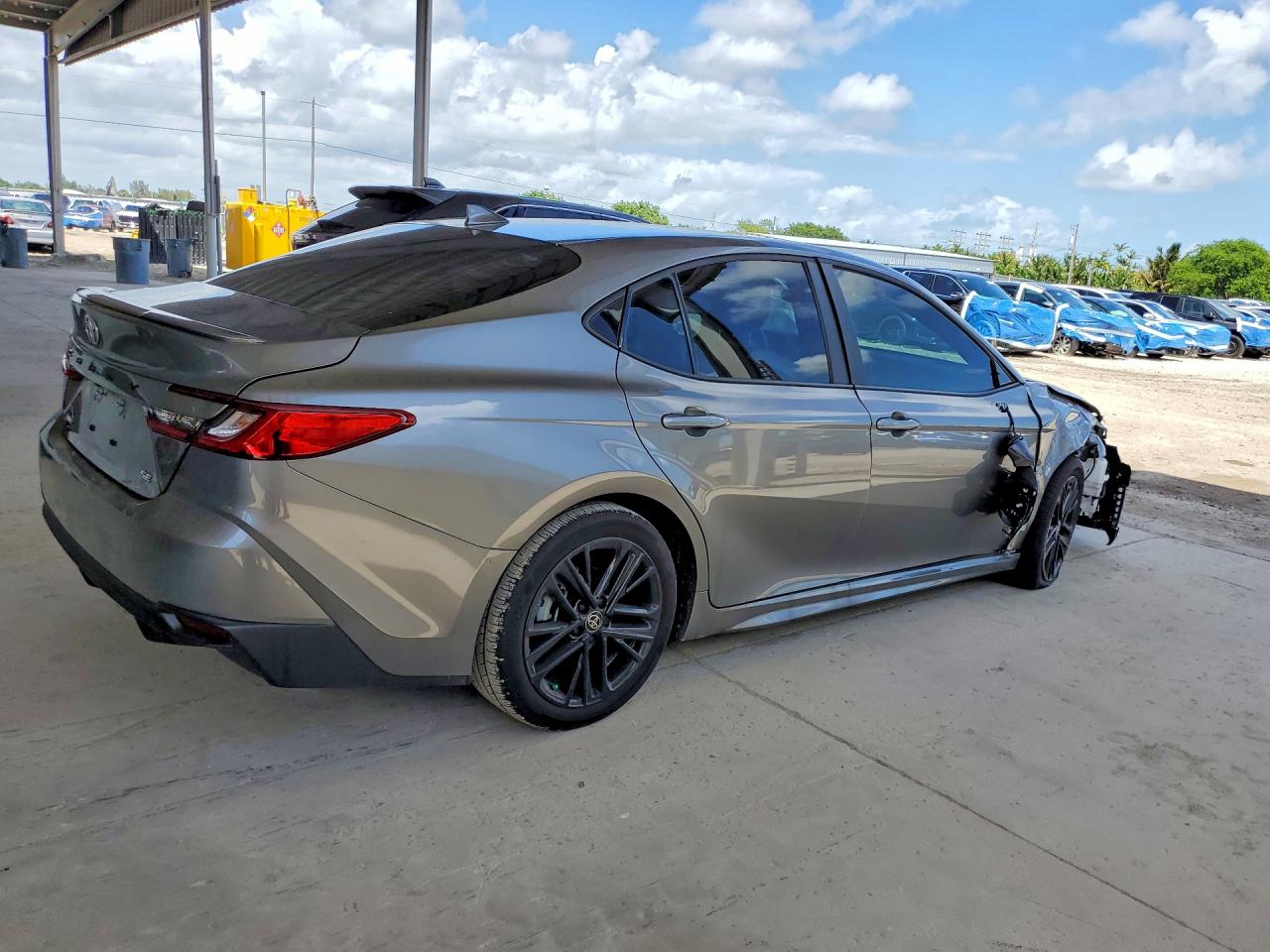 2026 TOYOTA CAMRY SE — снимка 3