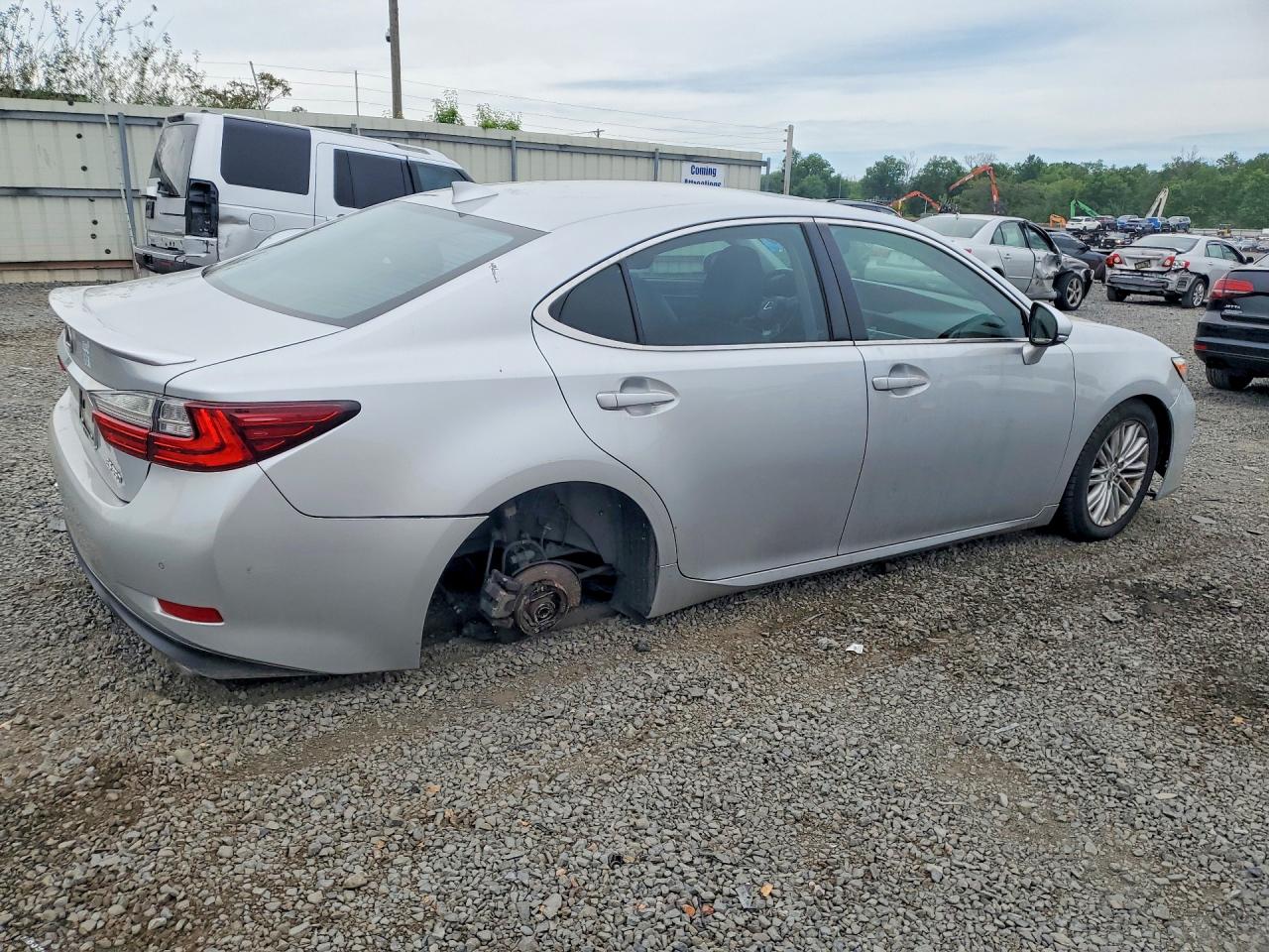 2016 LEXUS ES 350 — снимка 3