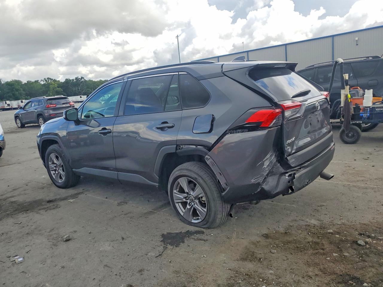 2023 TOYOTA RAV4 XLE — снимка 2
