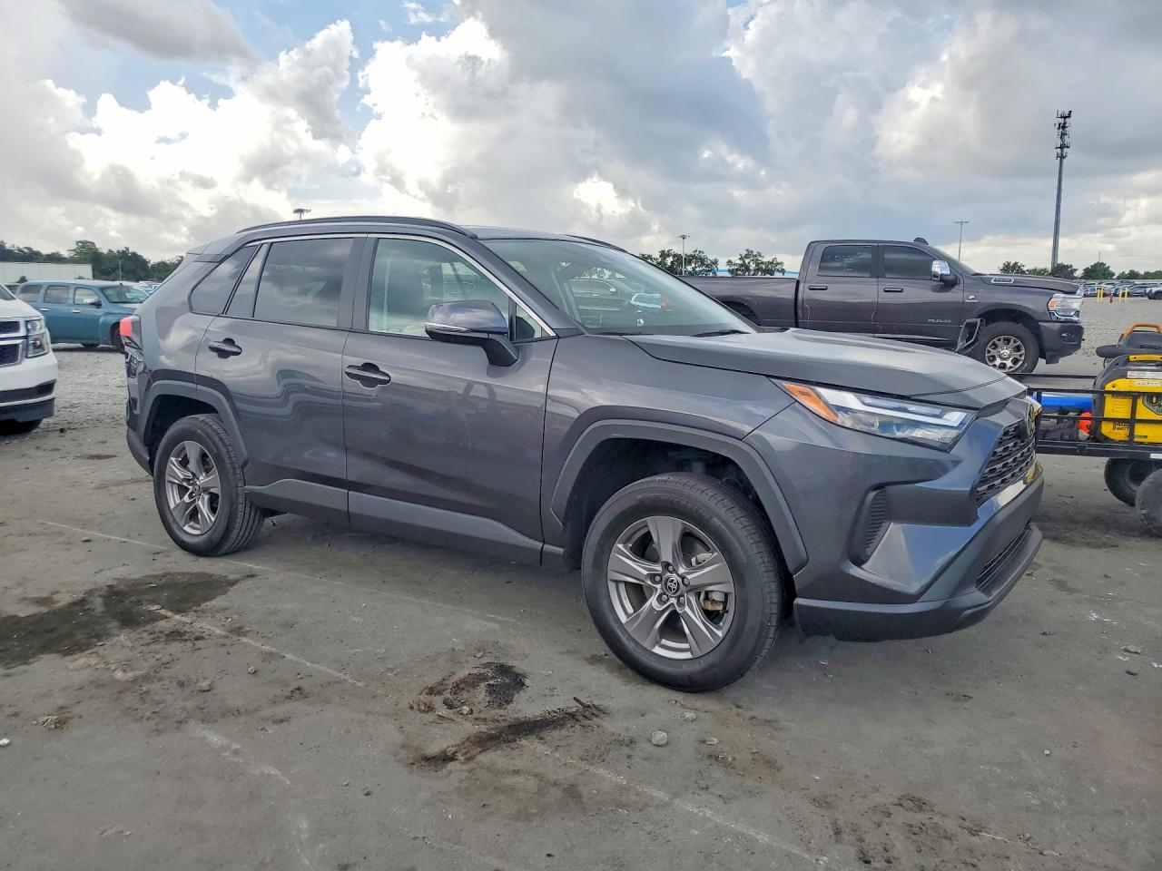 2023 TOYOTA RAV4 XLE — снимка 4