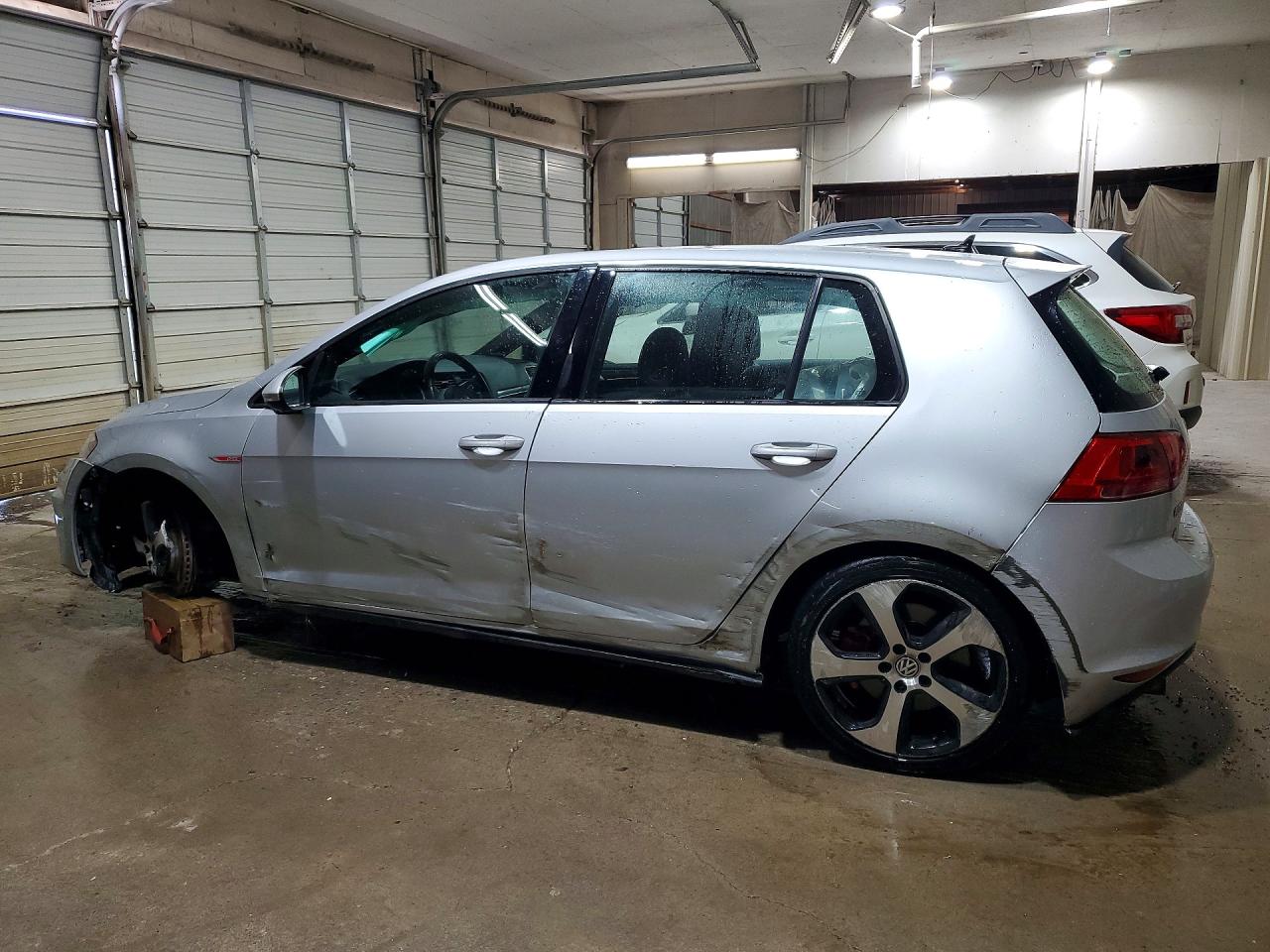 2017 VOLKSWAGEN GTI S/SE — снимка 2