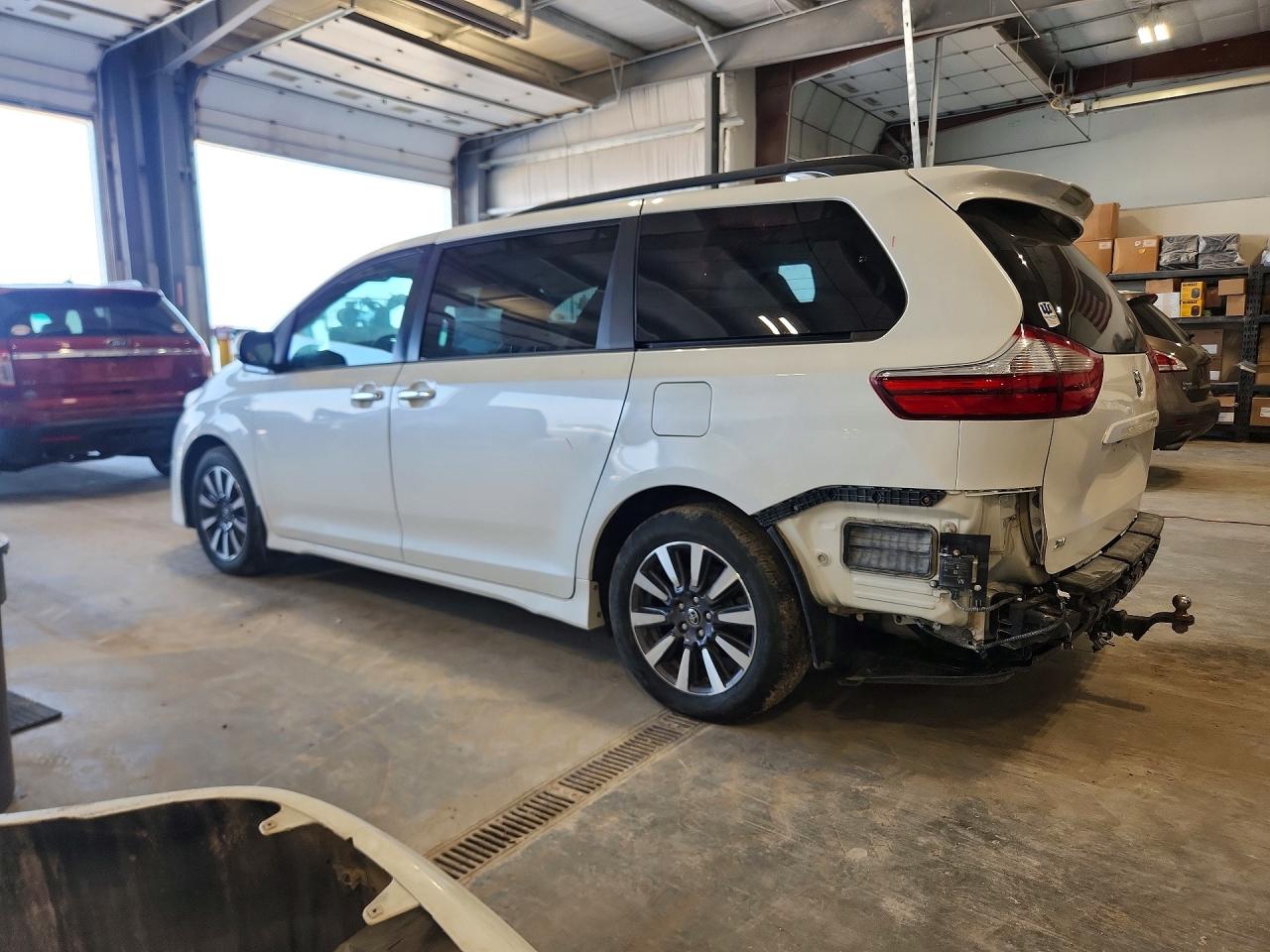 2018 TOYOTA SIENNA XLE PREMIUM 7-PASSENGER — снимка 2