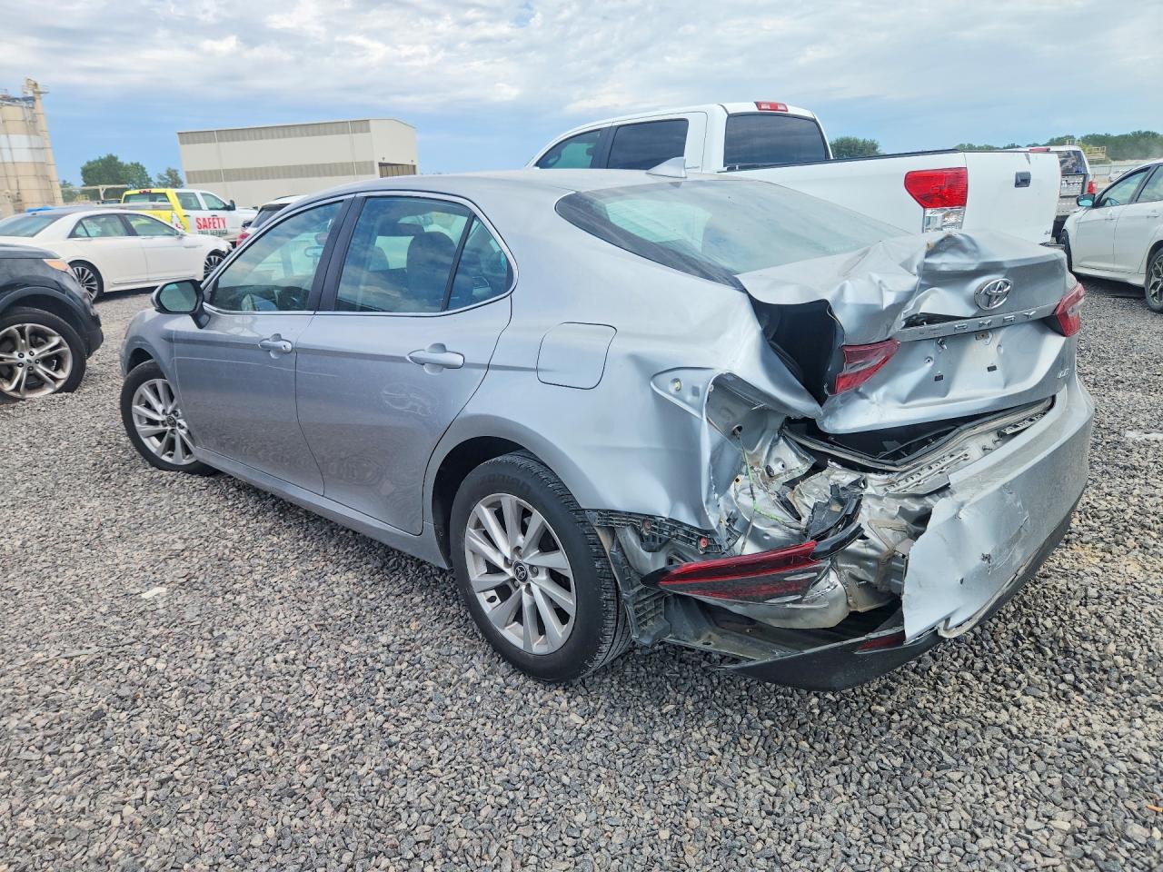 2023 TOYOTA CAMRY LE — снимка 2