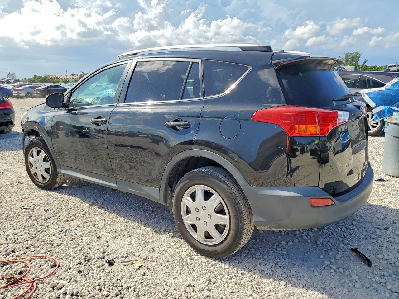2015 TOYOTA RAV4 LE — снимка 2