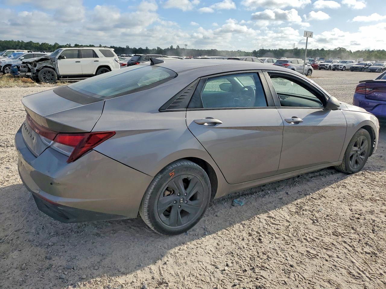 2021 HYUNDAI ELANTRA SEL — снимка 3