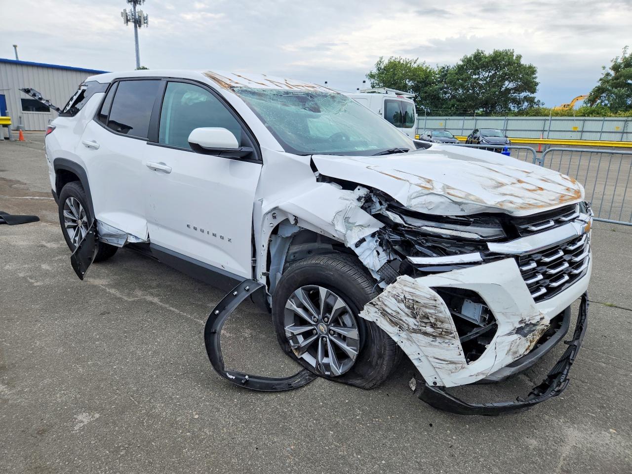 2025 CHEVROLET EQUINOX LT — снимка 4