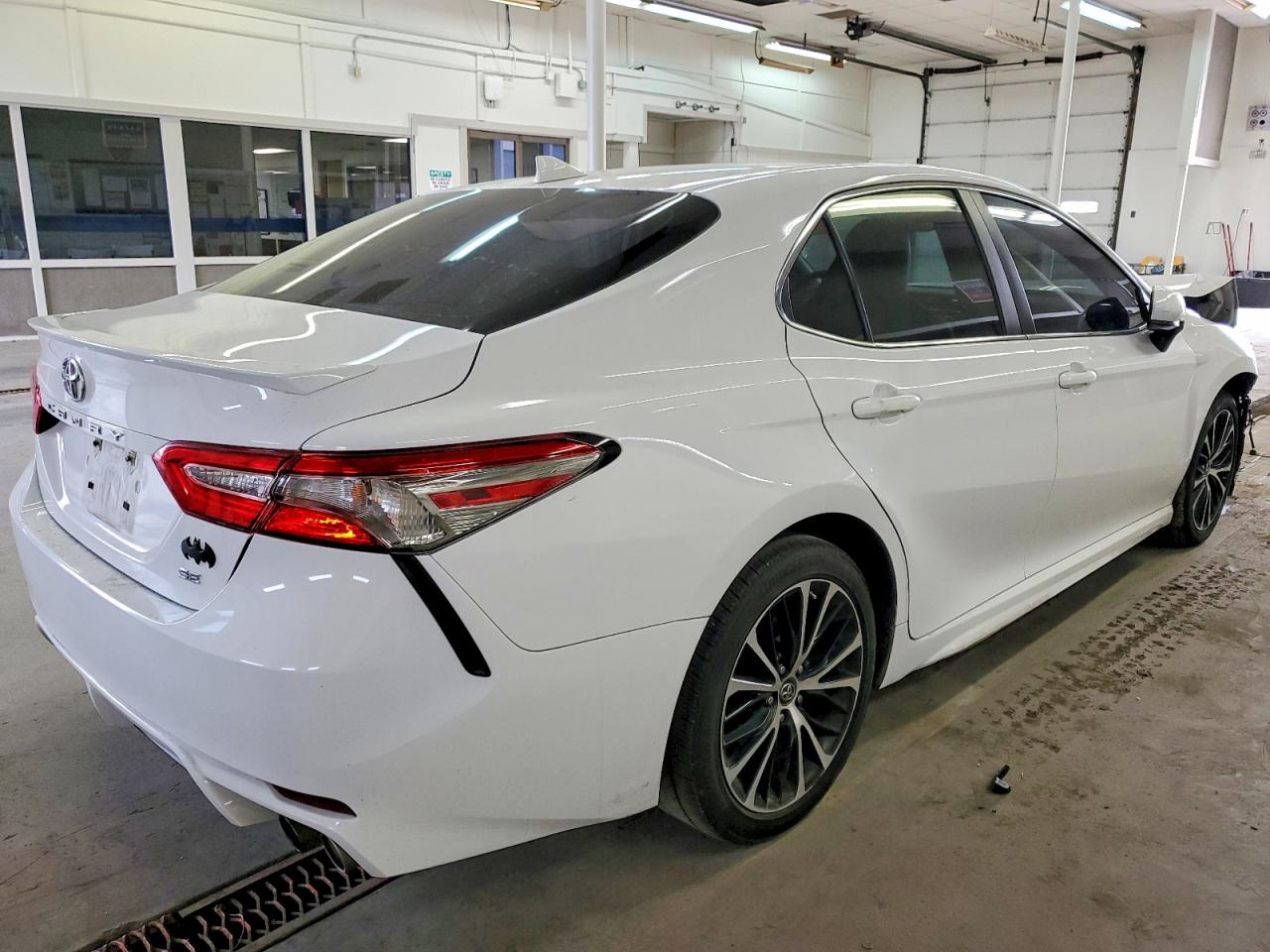 2019 TOYOTA CAMRY L — снимка 3
