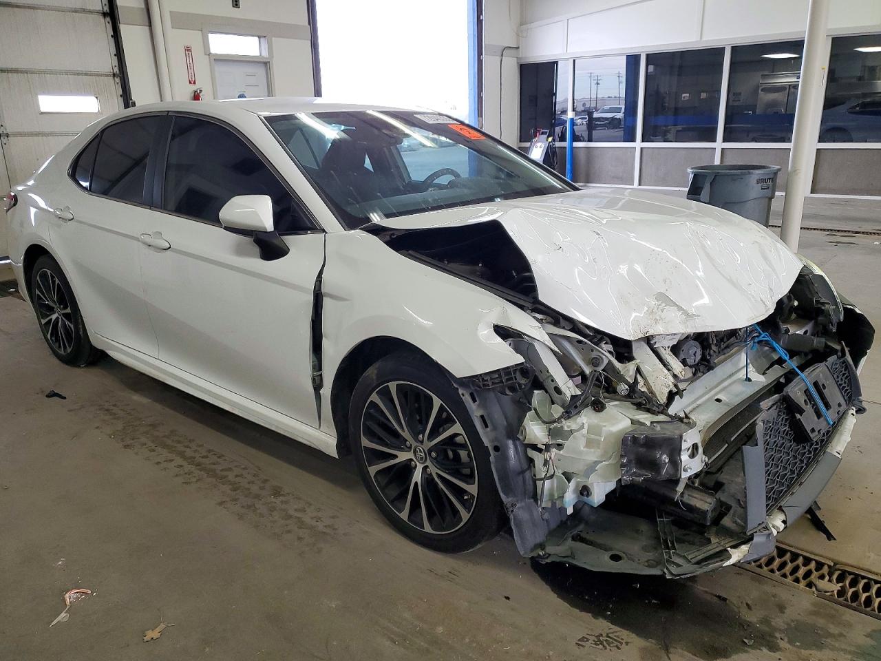 2019 TOYOTA CAMRY L — снимка 4