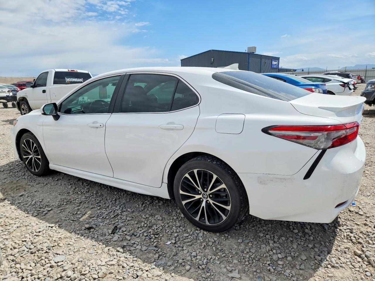 2019 TOYOTA CAMRY SE — снимка 2